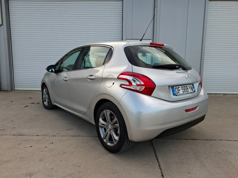 Peugeot 208 1.6e-hdi NAVI, снимка 3 - Автомобили и джипове - 49996333