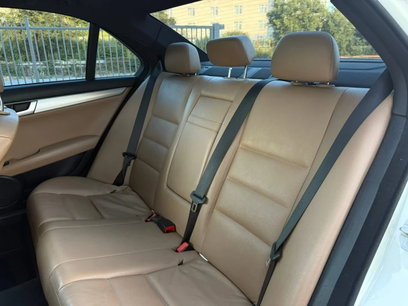 Mercedes-Benz C 250 d* AMG* PANO* DIGITAL* ЛИЗИНГ, снимка 13 - Автомобили и джипове - 51515564