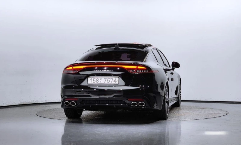 Kia Stinger 2.0 Turbo 2WD * НАЙ-ДОБРА ЦЕНА В БЪЛГАРИЯ* , снимка 4 - Автомобили и джипове - 51965232
