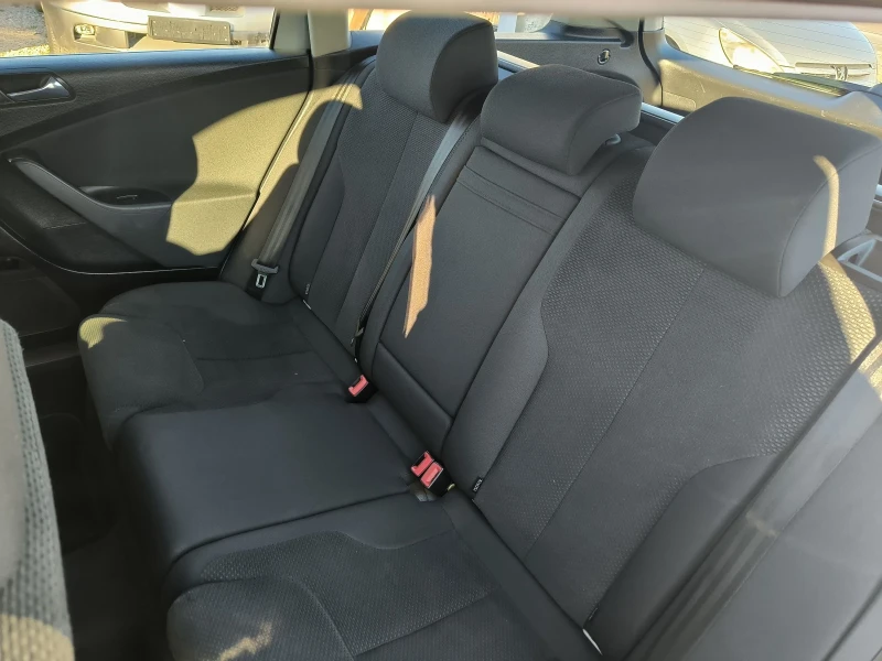 VW Passat 2.0TDI, снимка 8 - Автомобили и джипове - 52949834
