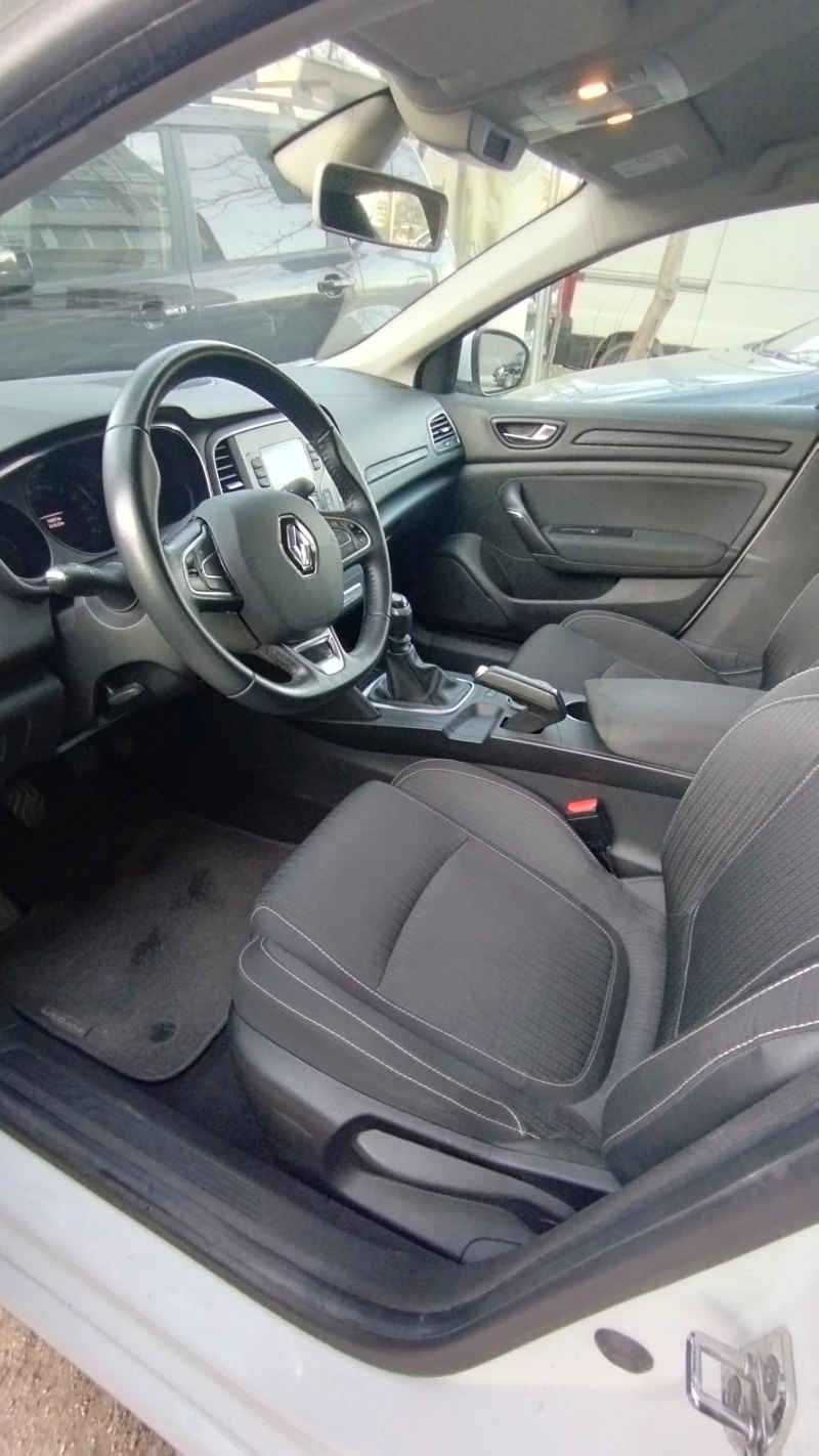 Renault Megane IV, 1.3 TCe , снимка 7 - Автомобили и джипове - 53571881