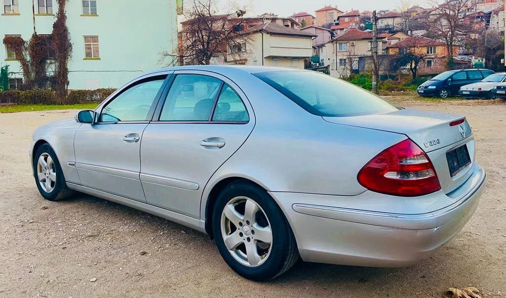 Mercedes-Benz E 220 ELEGANCE 220CDI 6-СК В МН ДОБРО СЪСТОЯНИЕ - изображение 6