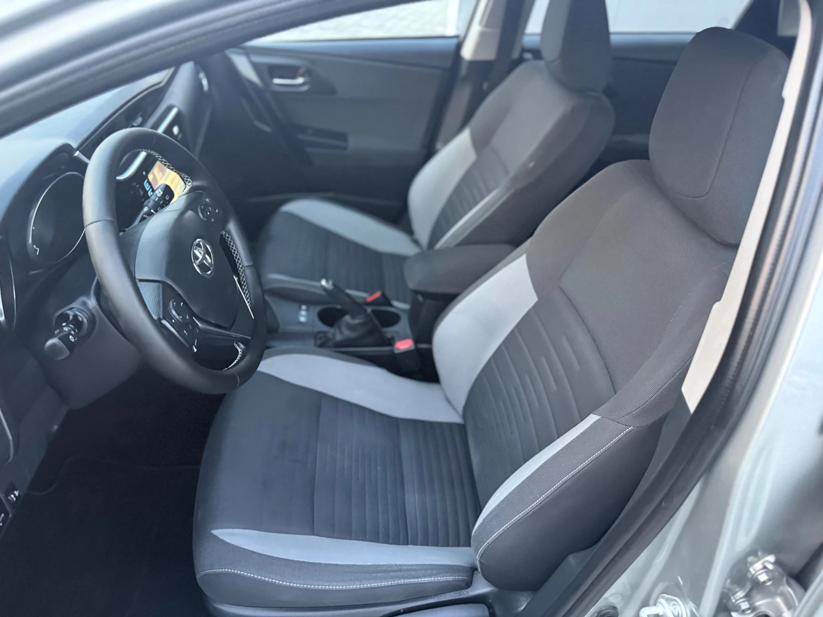 Toyota Auris 1.8 hibrid   | Mobile.bg   11