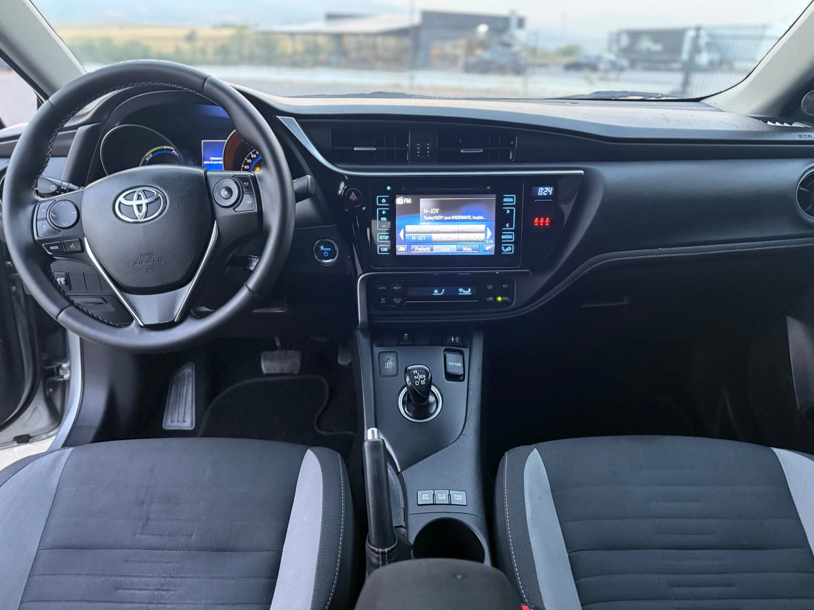 Toyota Auris 1.8 hibrid   | Mobile.bg   16