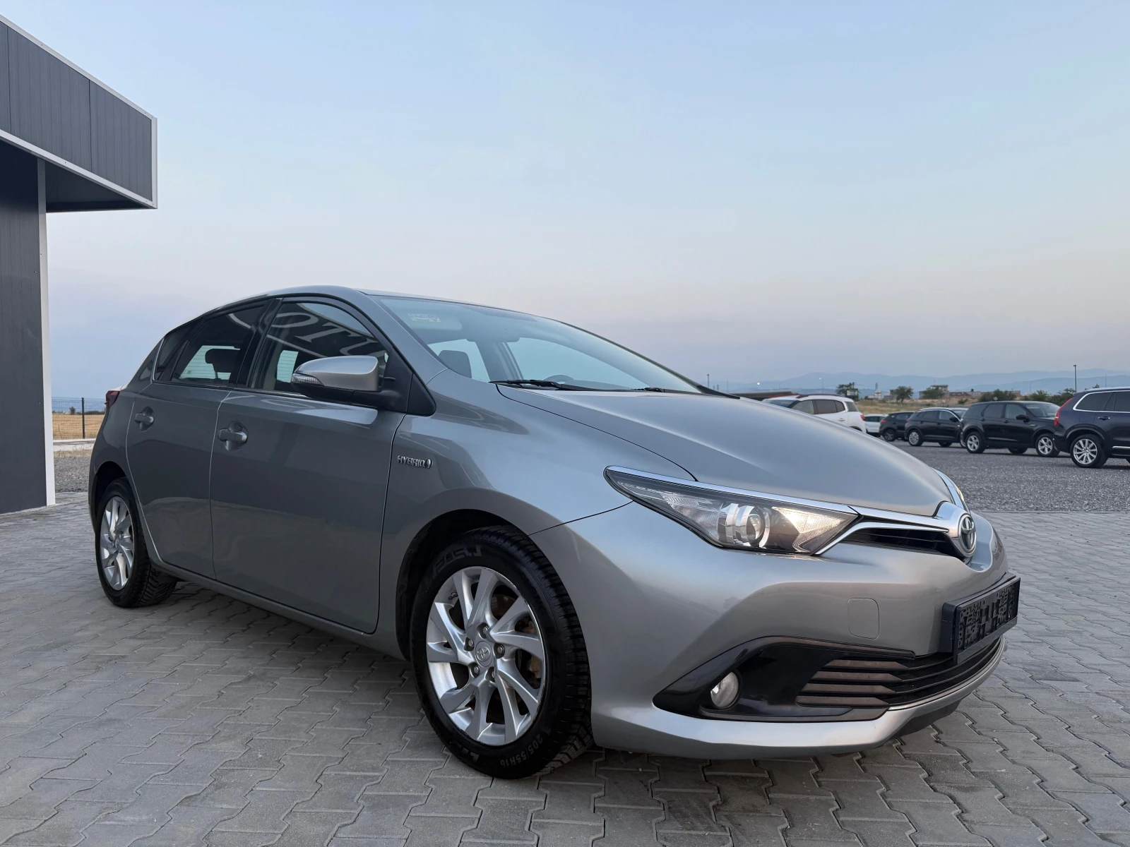 Toyota Auris 1.8 hibrid Собствен лизинг - изображение 3