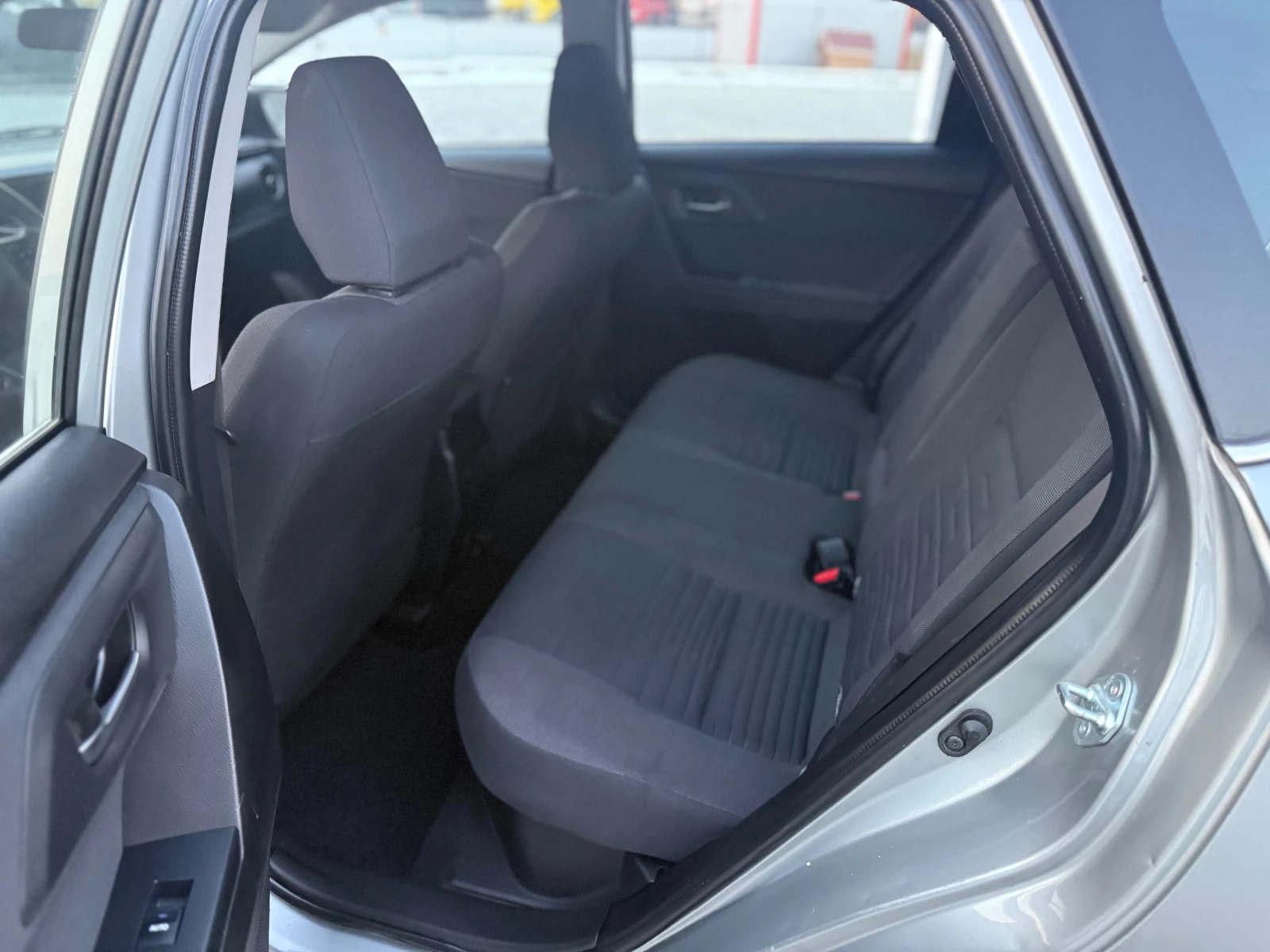 Toyota Auris 1.8 hibrid   | Mobile.bg   13