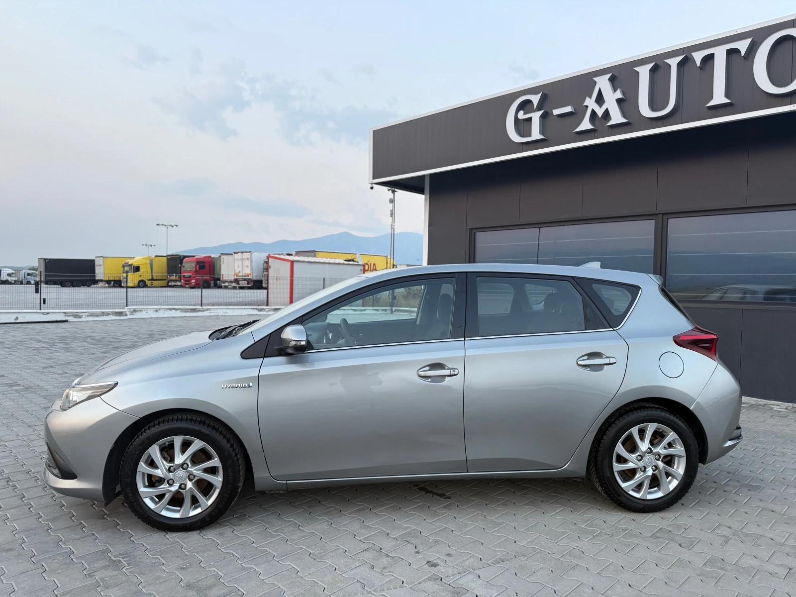 Toyota Auris 1.8 hibrid Собствен лизинг - изображение 8