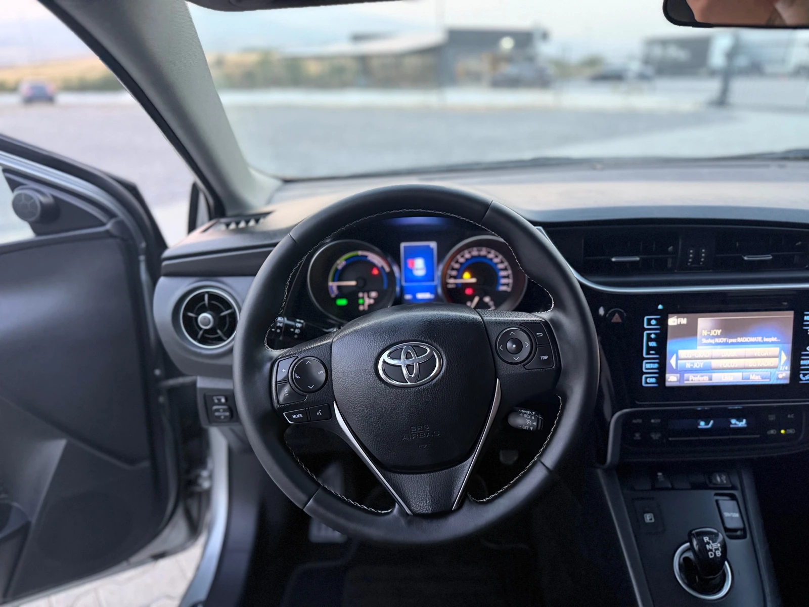 Toyota Auris 1.8 hibrid   | Mobile.bg   14