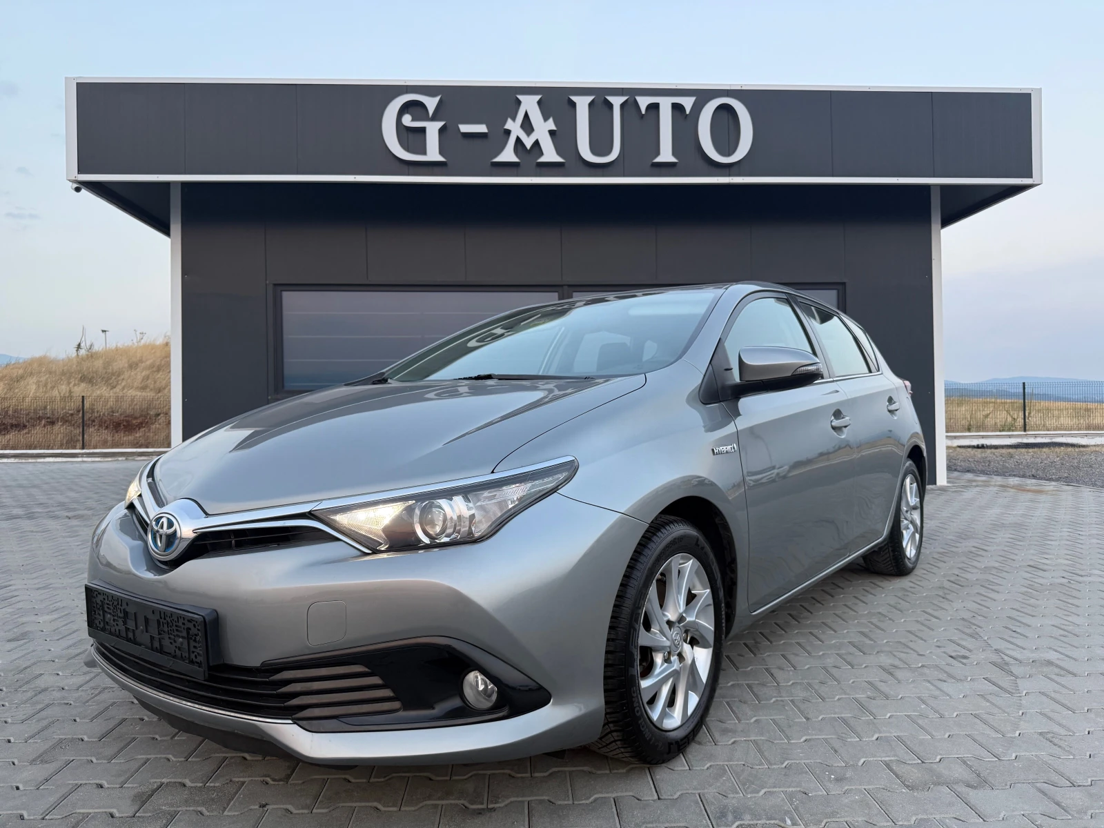 Toyota Auris 1.8 hibrid   | Mobile.bg   1