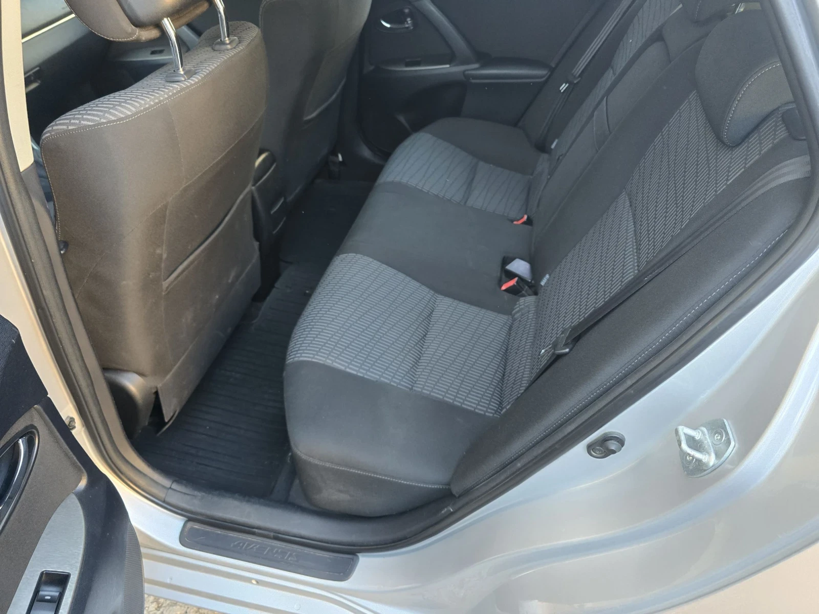 Toyota Avensis 2.0D4D - изображение 6