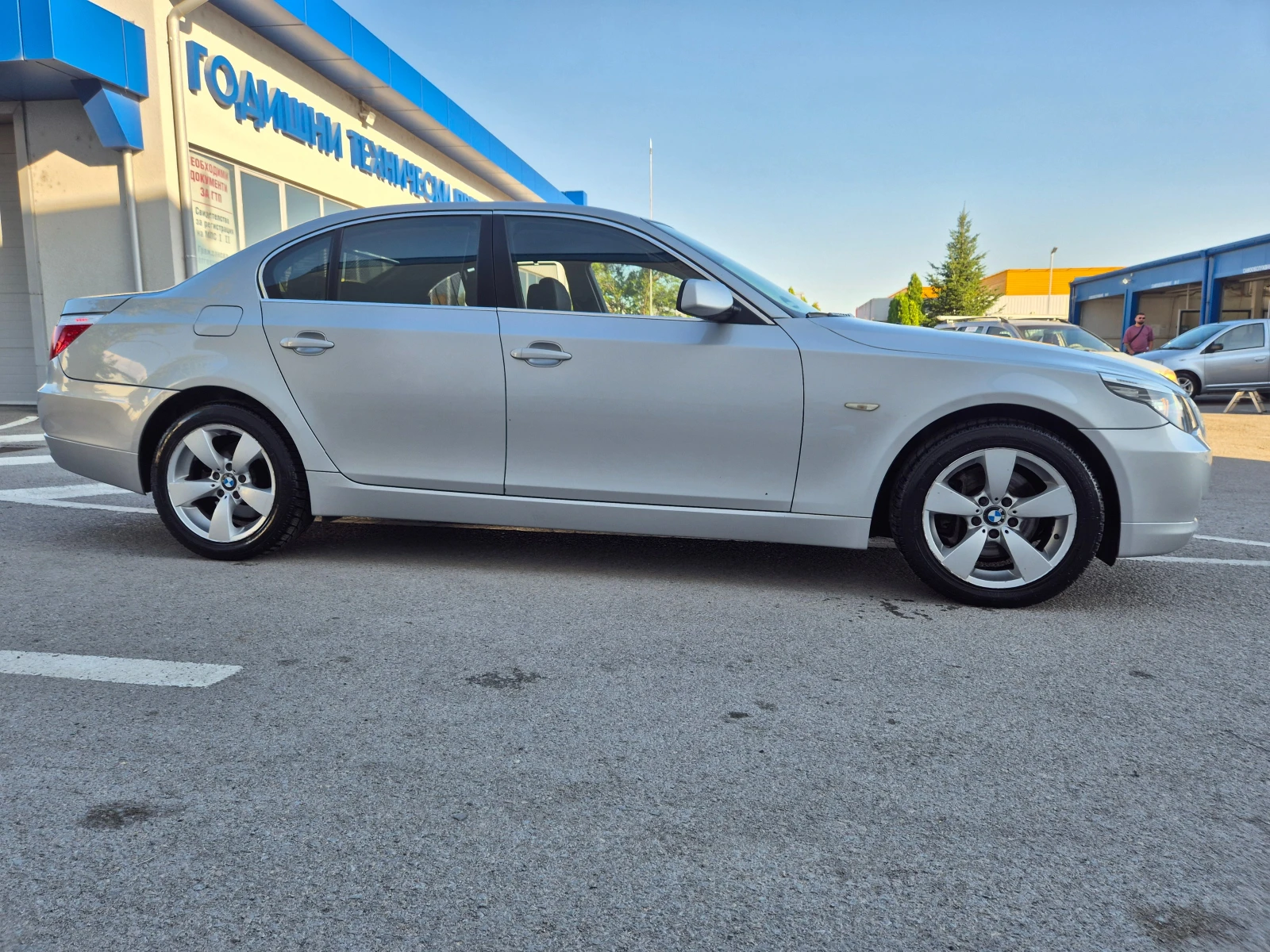 BMW 530 530xd 235ks. Вакуум на вратите  - изображение 4