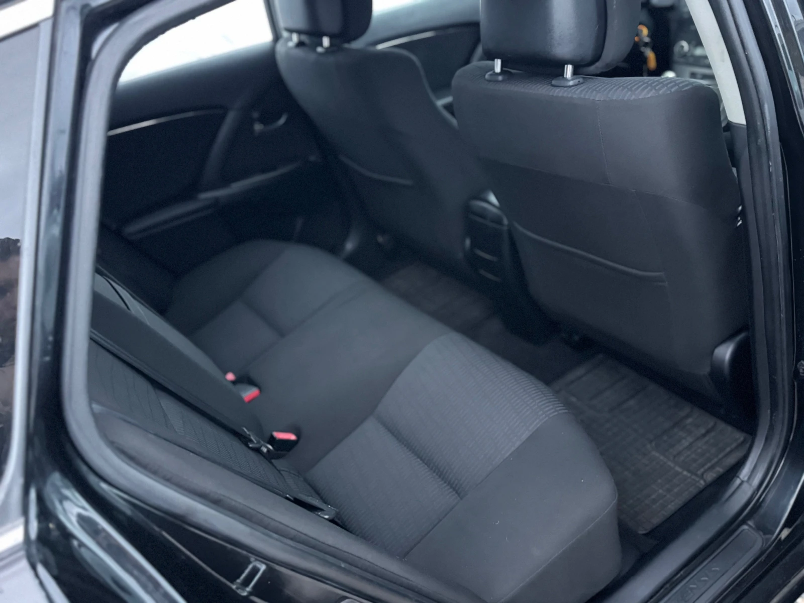 Toyota Avensis 2.0 - изображение 7