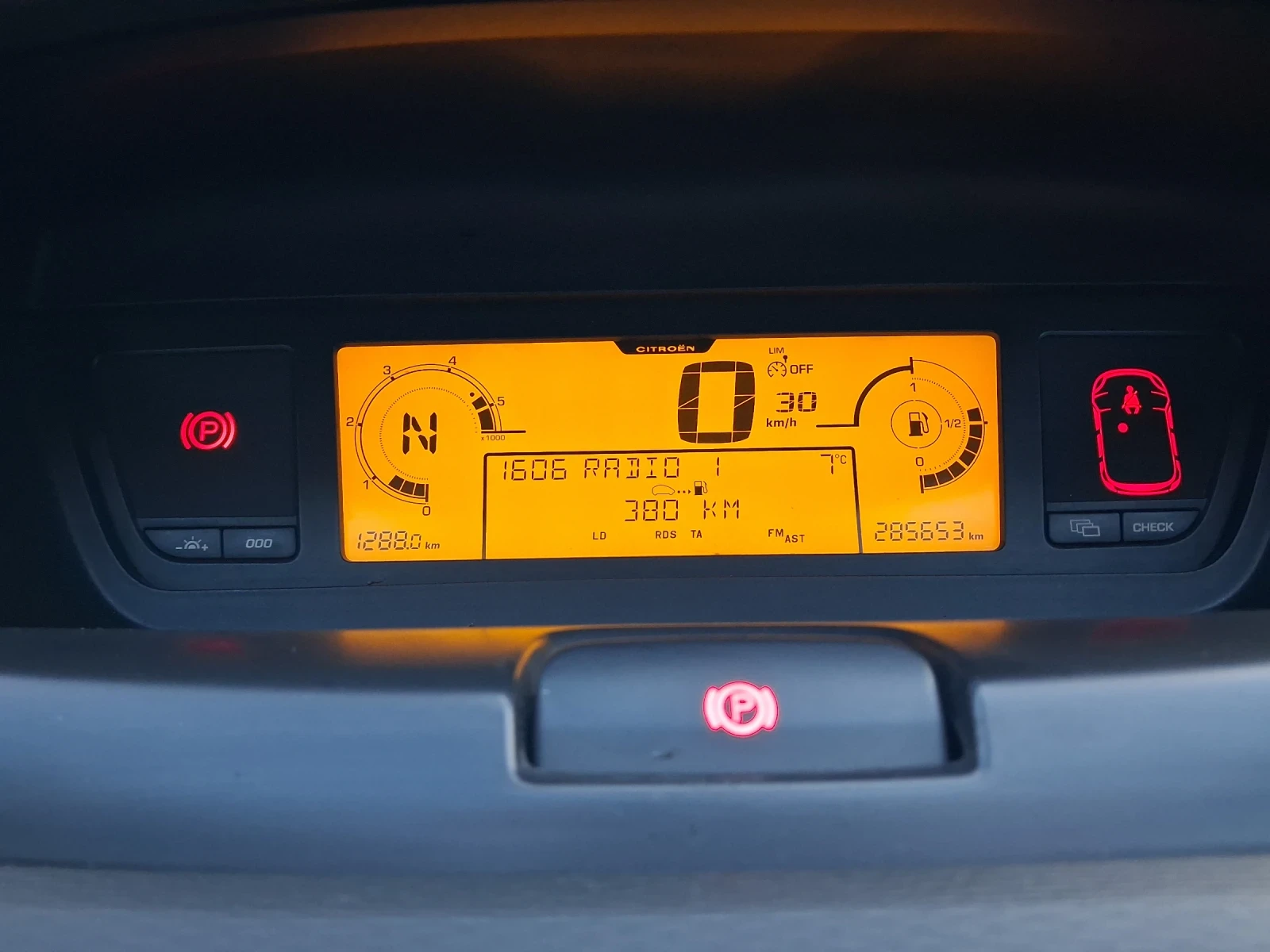 Citroen Grand C4 Picasso, снимка 10 - Автомобили и джипове - 54370196