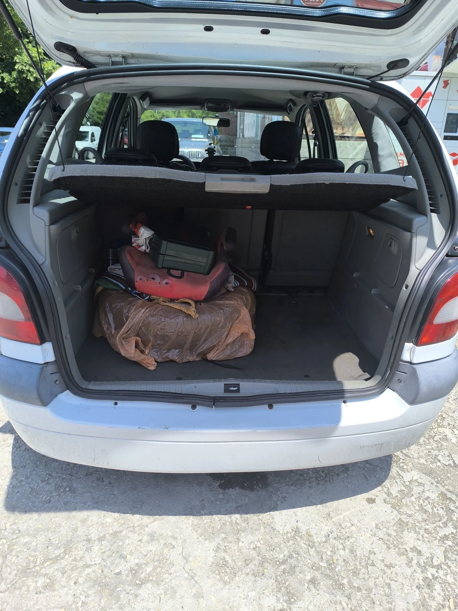 Renault Scenic, снимка 10 - Автомобили и джипове - 54799920