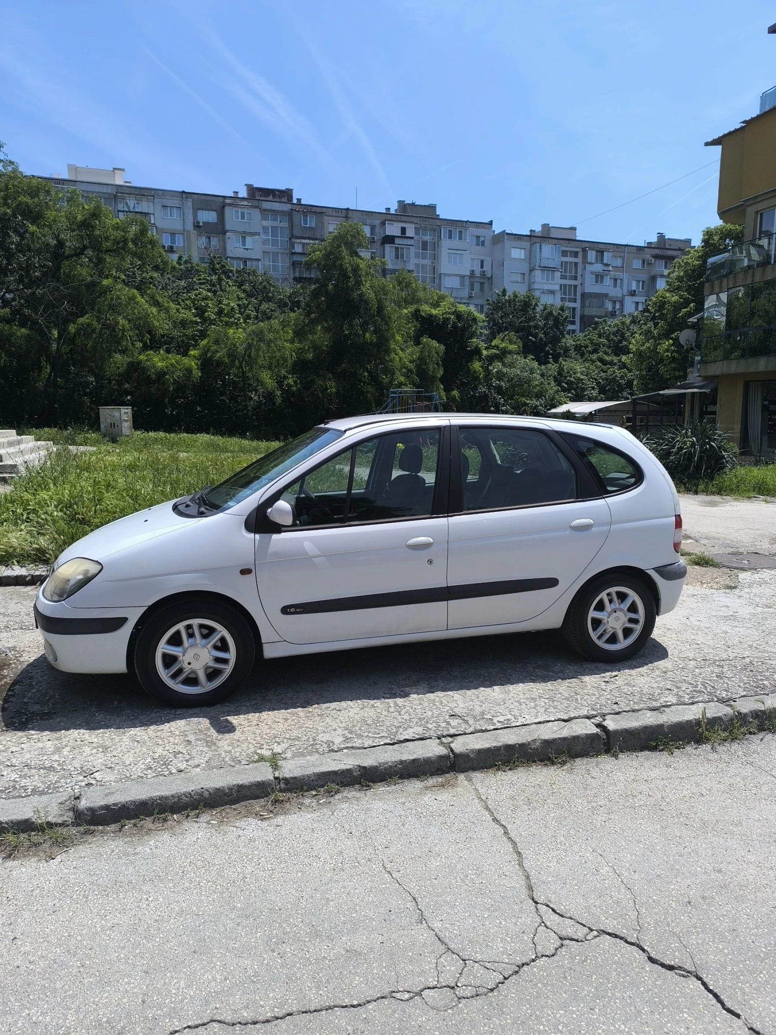 Renault Scenic, снимка 2 - Автомобили и джипове - 54799920