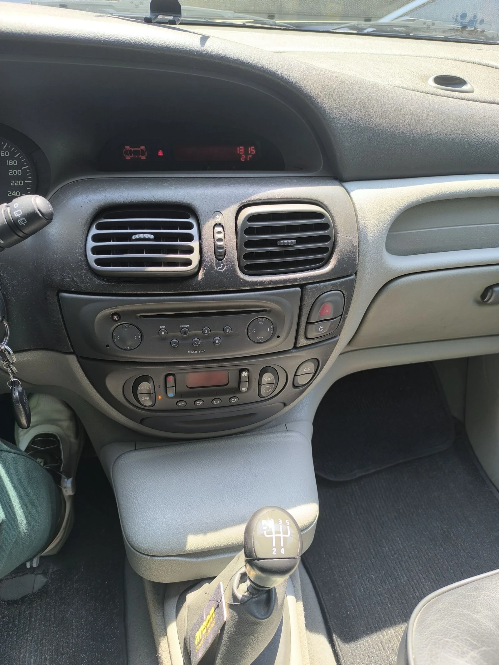 Renault Scenic, снимка 14 - Автомобили и джипове - 54799920
