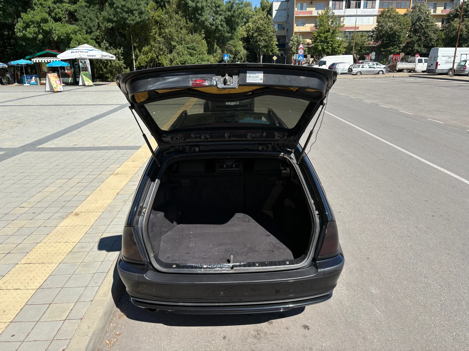 BMW 320 320d Touring, снимка 8 - Автомобили и джипове - 55244683
