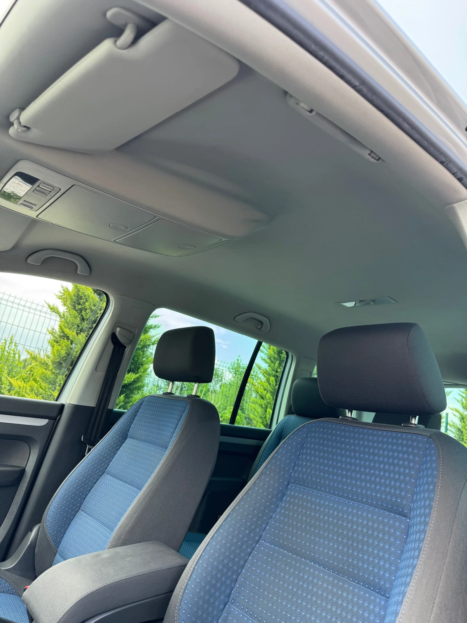 VW Touran, снимка 10 - Автомобили и джипове - 55449335