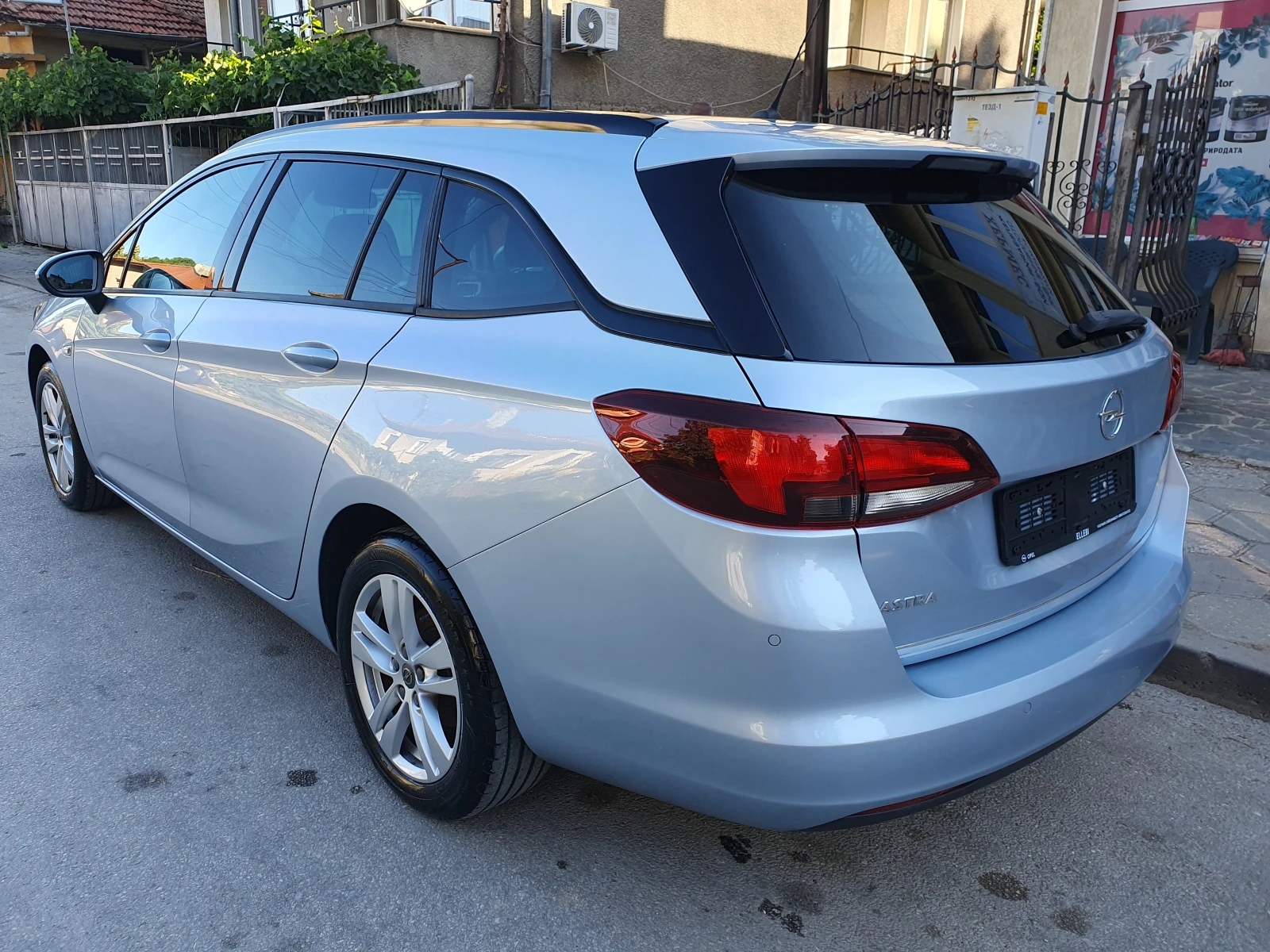Opel Astra 1.5D-122k.s., снимка 4 - Автомобили и джипове - 55450327