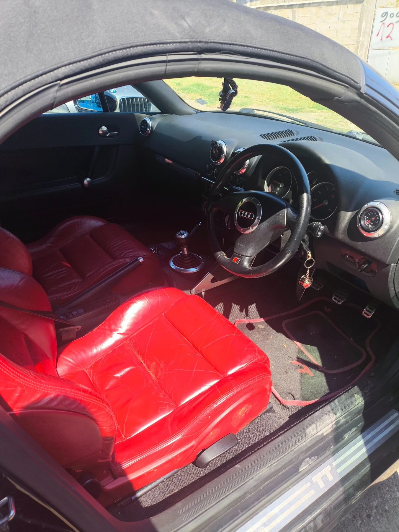 Audi Tt 1.8 turbo, снимка 2 - Автомобили и джипове - 55772282
