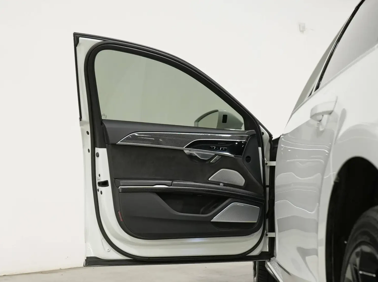 Audi S8 HUD / Distronic / Carbon / Air, снимка 11 - Автомобили и джипове - 56655522