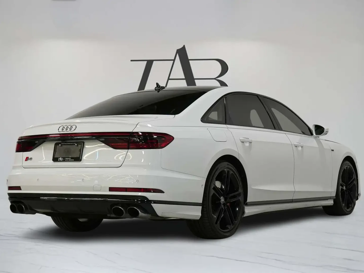Audi S8 HUD / Distronic / Carbon / Air, снимка 4 - Автомобили и джипове - 56655522