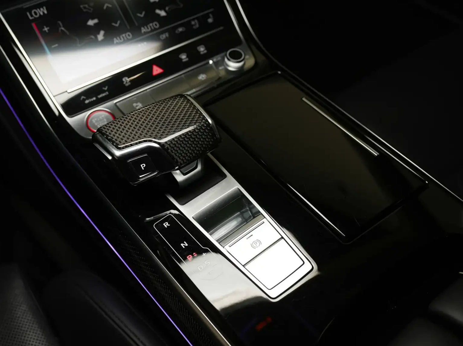 Audi S8 HUD / Distronic / Carbon / Air, снимка 10 - Автомобили и джипове - 56655522