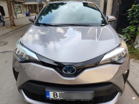 ������ Toyota C-HR