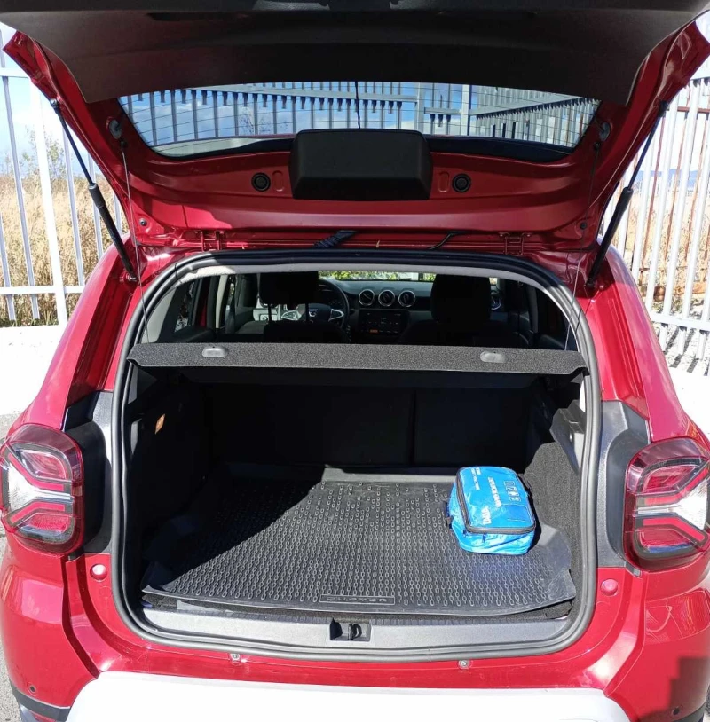 Dacia Duster 1.5 dCi 115 кс 4WD, снимка 9 - Автомобили и джипове - 52332000