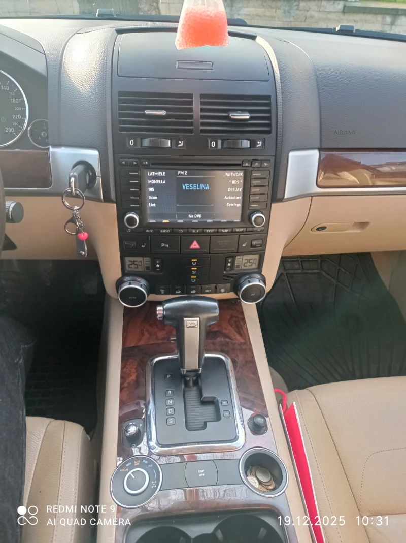 VW Touareg 3.0 TDI, снимка 13 - Автомобили и джипове - 52848332