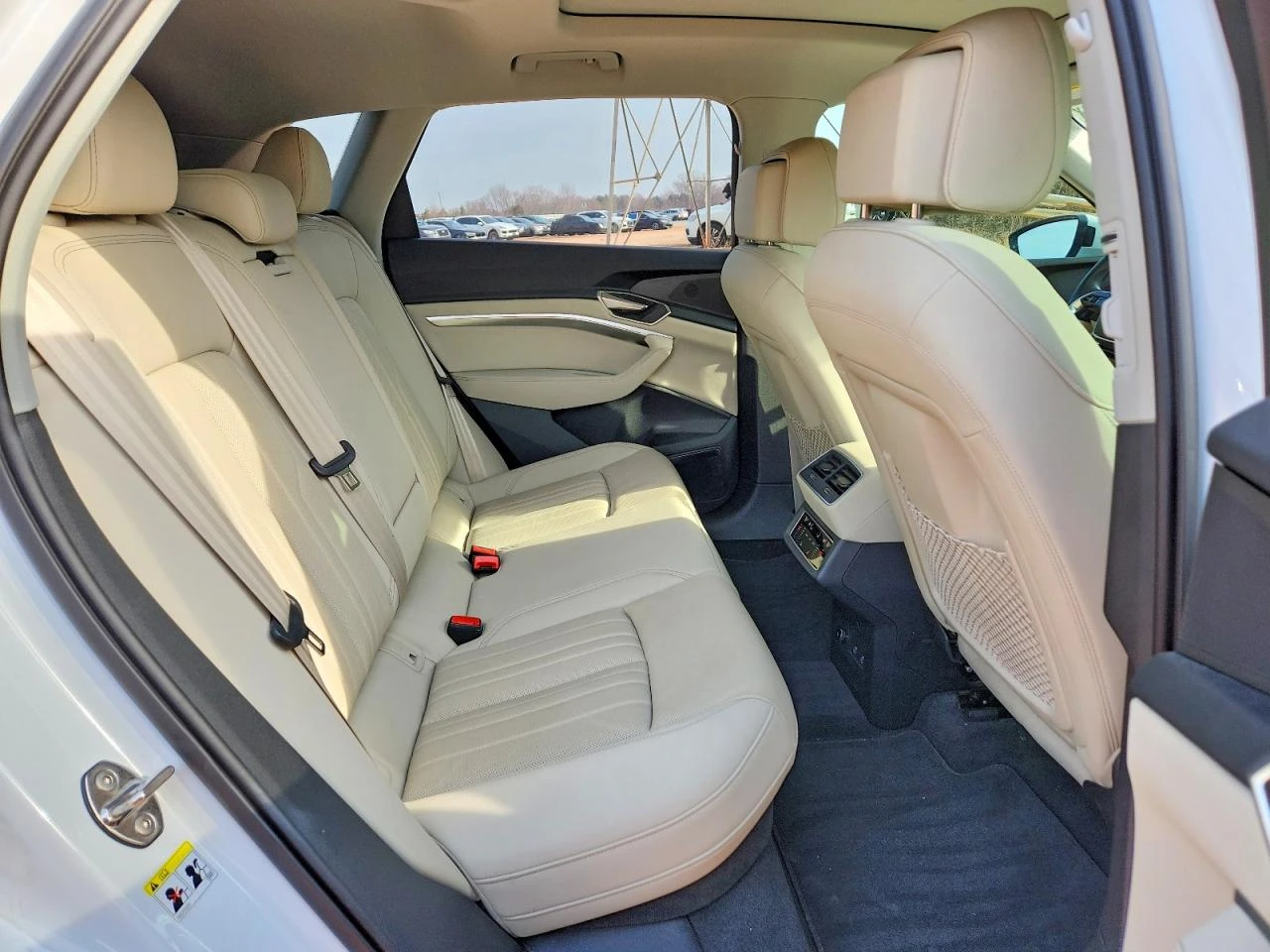 Audi Q8 E-TRON PREMIUM PLUS QUATTRO, снимка 11 - Автомобили и джипове - 54428214
