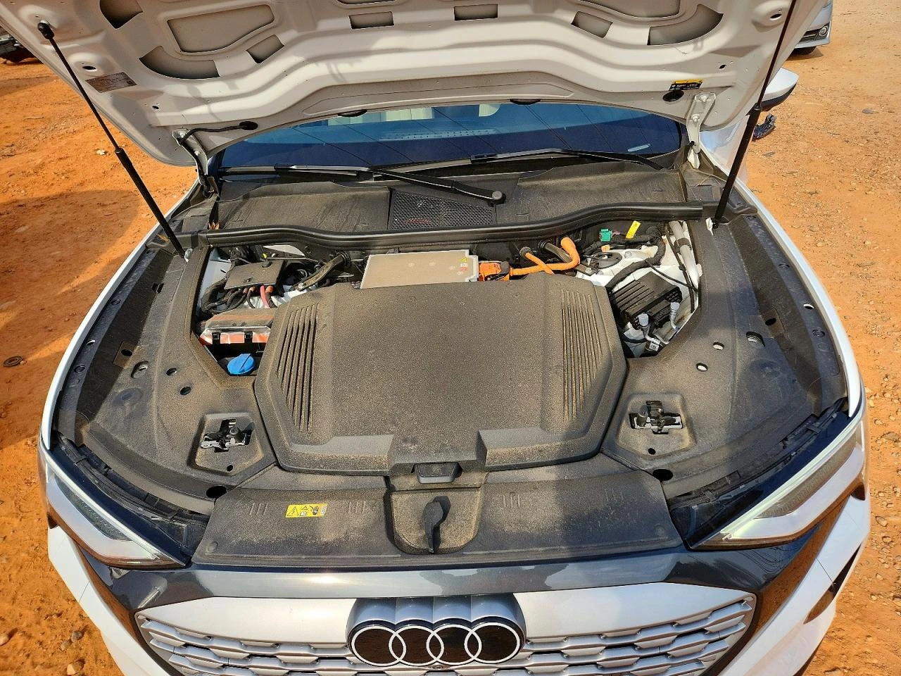 Audi Q8 E-TRON PREMIUM PLUS QUATTRO, снимка 12 - Автомобили и джипове - 54428214