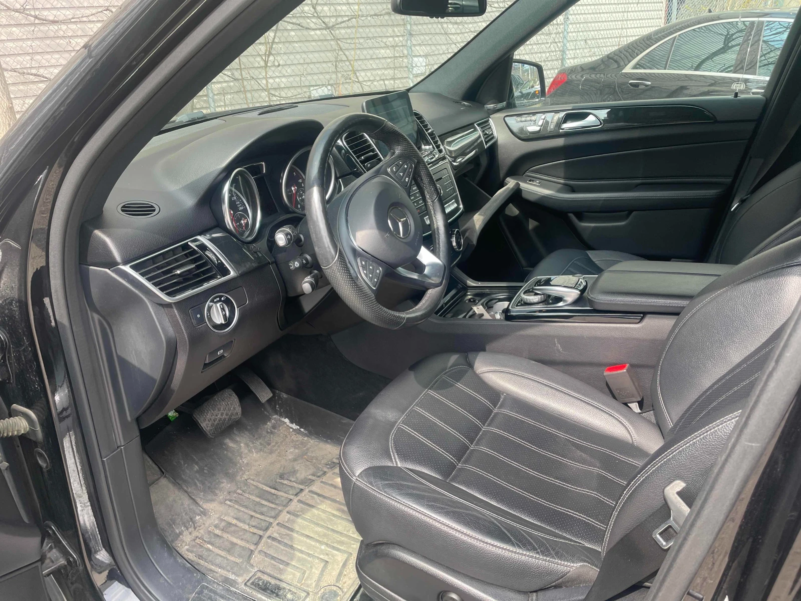 Mercedes-Benz GLE 350 * * CARFAX * * АВТО КРЕДИТ * * Цена до БГ * * , снимка 8 - Автомобили и джипове - 54444332