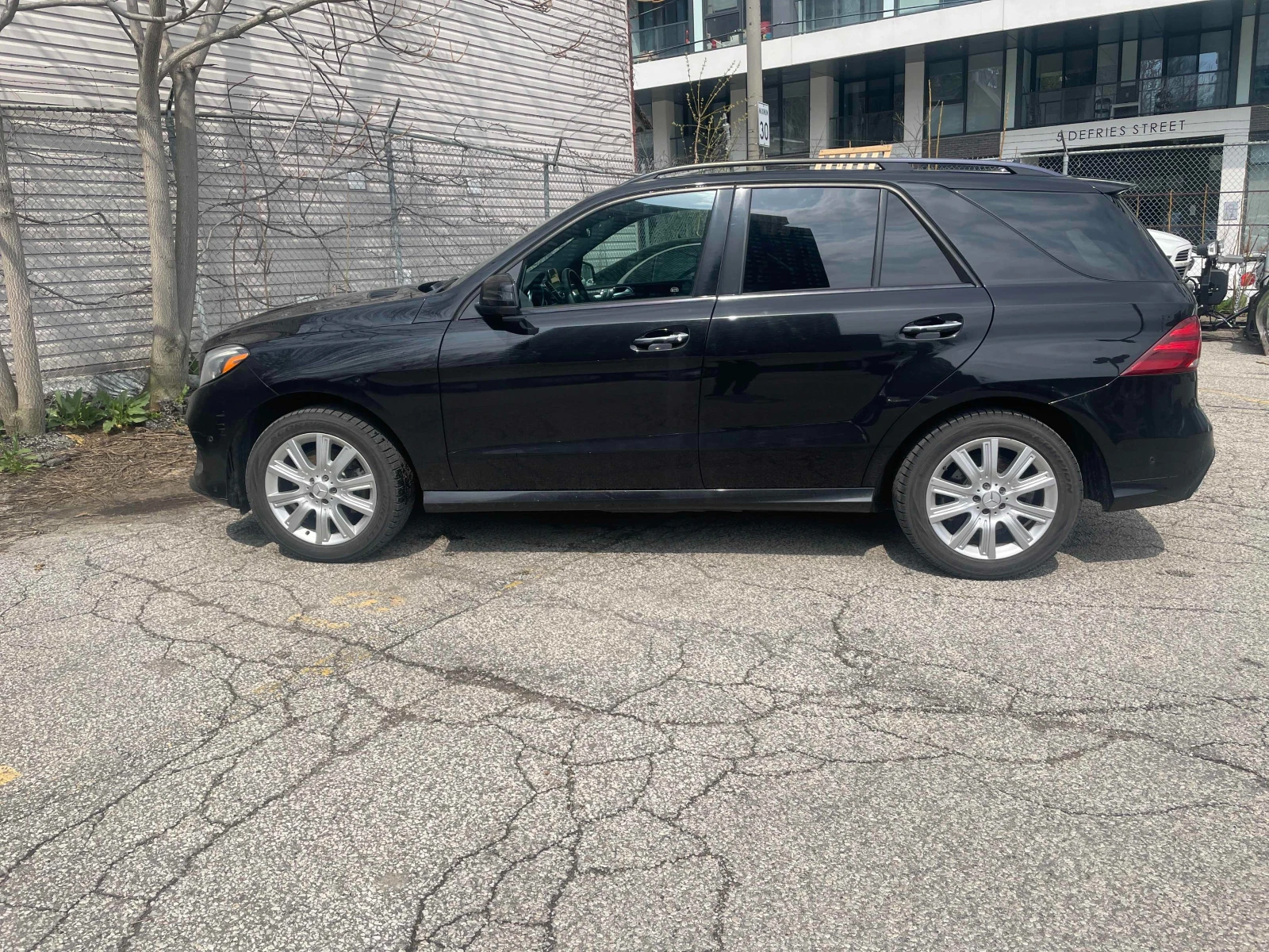 Mercedes-Benz GLE 350 * * CARFAX * * АВТО КРЕДИТ * * Цена до БГ * * , снимка 4 - Автомобили и джипове - 54444332