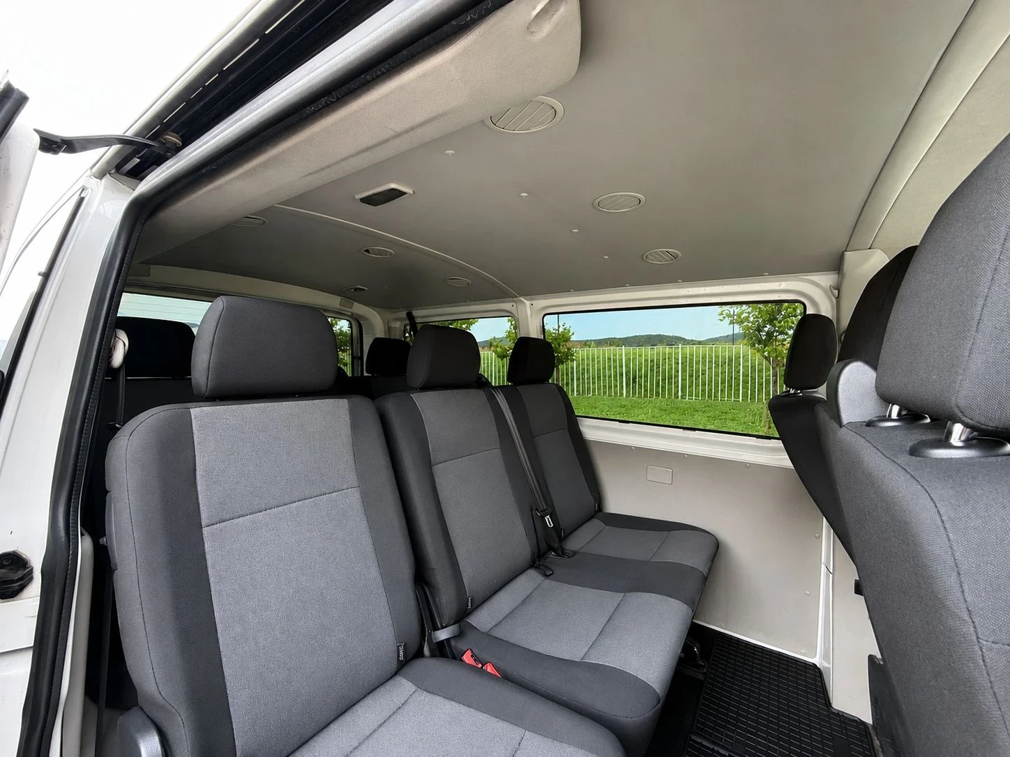 VW Caravelle 9 МЕСТЕН* ЛИЗИНГ/БАРТЕР, снимка 14 - Бусове и автобуси - 54452008