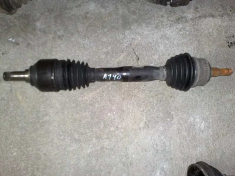 Полуоска за Mercedes A140 00г. (къса)