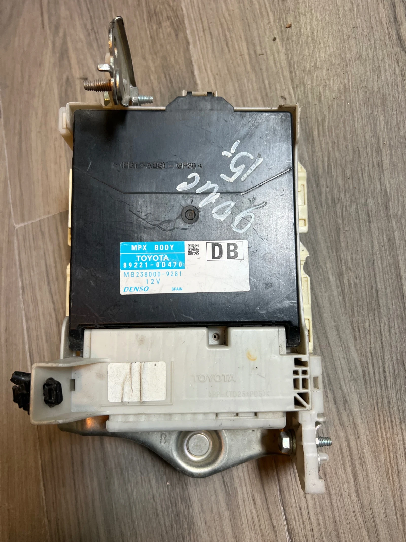 89221-0D470 TOYOTA YARIS 2015 ��������� ����� MB238000-9281 | Mobile.bg � ����������� 2