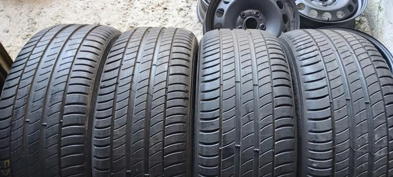 Гуми Летни 235/45R18, снимка 1 - Гуми и джанти - 34342766