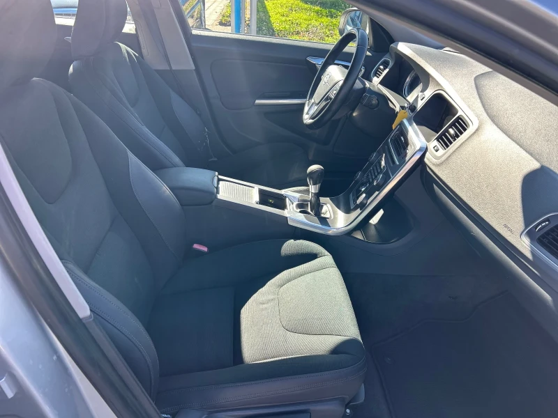 Volvo V60, снимка 12 - Автомобили и джипове - 52367740