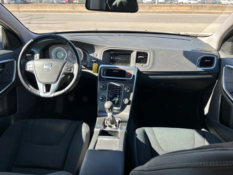 Volvo V60, снимка 13 - Автомобили и джипове - 52367740