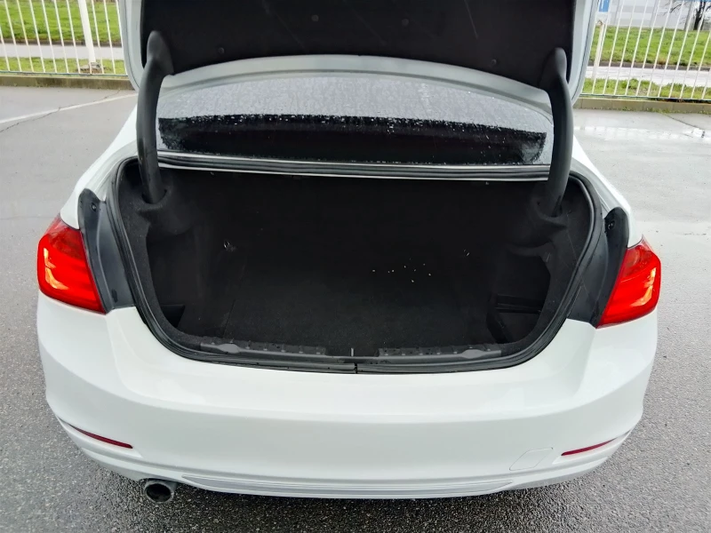 BMW 320 i X-drive, снимка 12 - Автомобили и джипове - 52375269