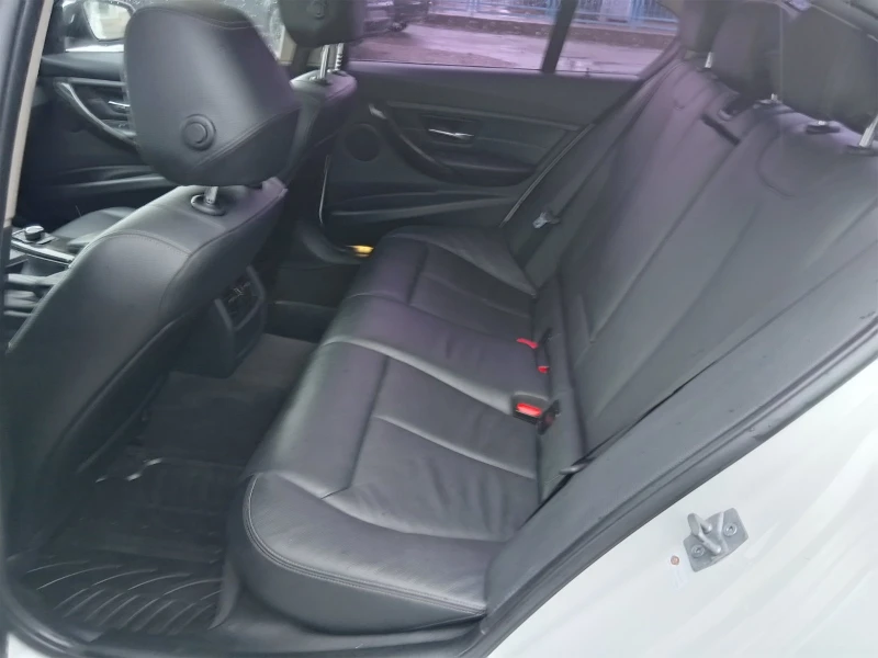 BMW 320 i X-drive, снимка 10 - Автомобили и джипове - 52375269