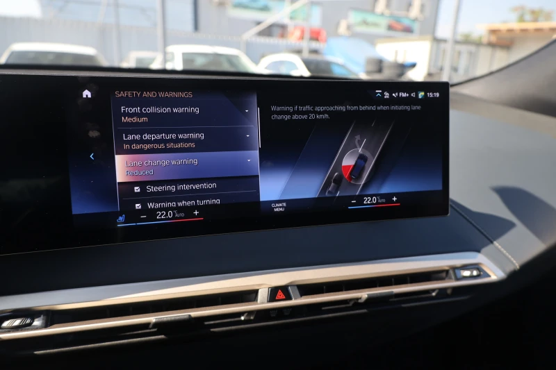 BMW iX 50 xDrive Sport 360 KeyGO Pano Обдух SoftCl HlK , снимка 9 - Автомобили и джипове - 53260862