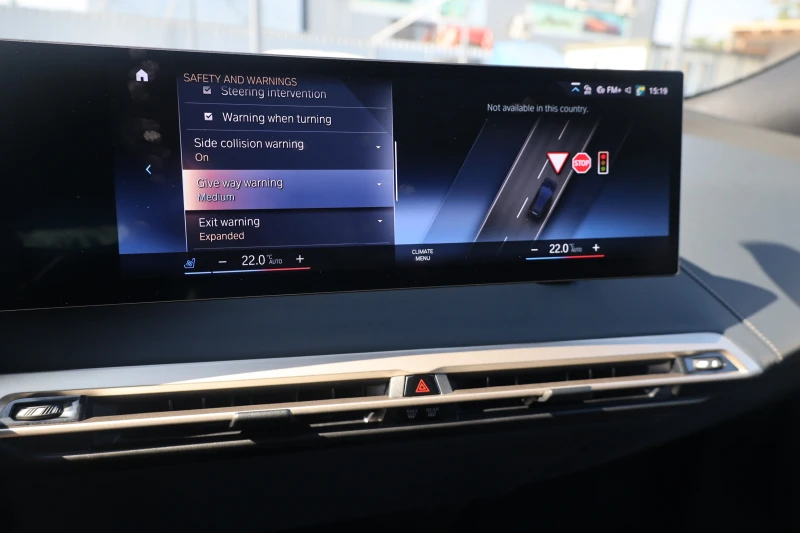 BMW iX 50 xDrive Sport 360 KeyGO Pano Обдух SoftCl HlK , снимка 10 - Автомобили и джипове - 53260862