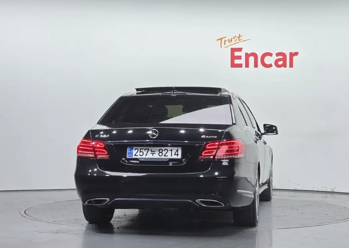 Mercedes-Benz E 300 4MATIC - изображение 4
