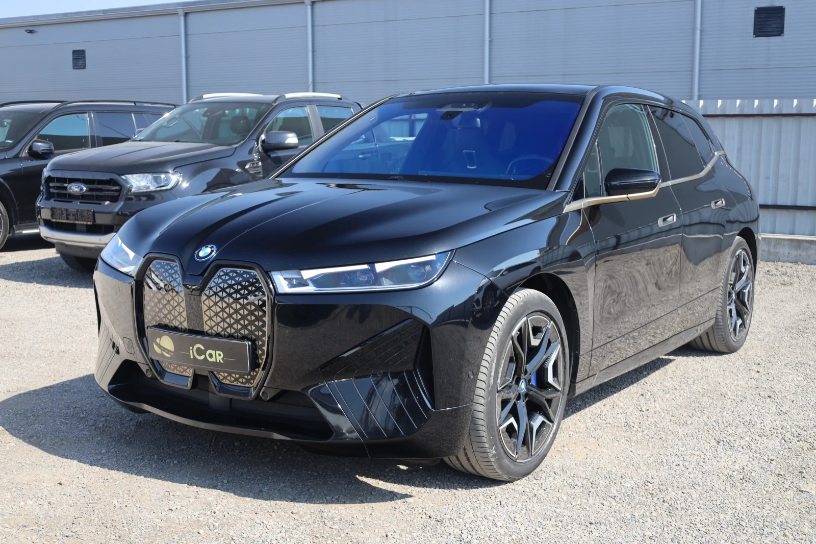 BMW iX 50 xDrive Sport 360 KeyGO Pano Обдух SoftCl HlK , снимка 1