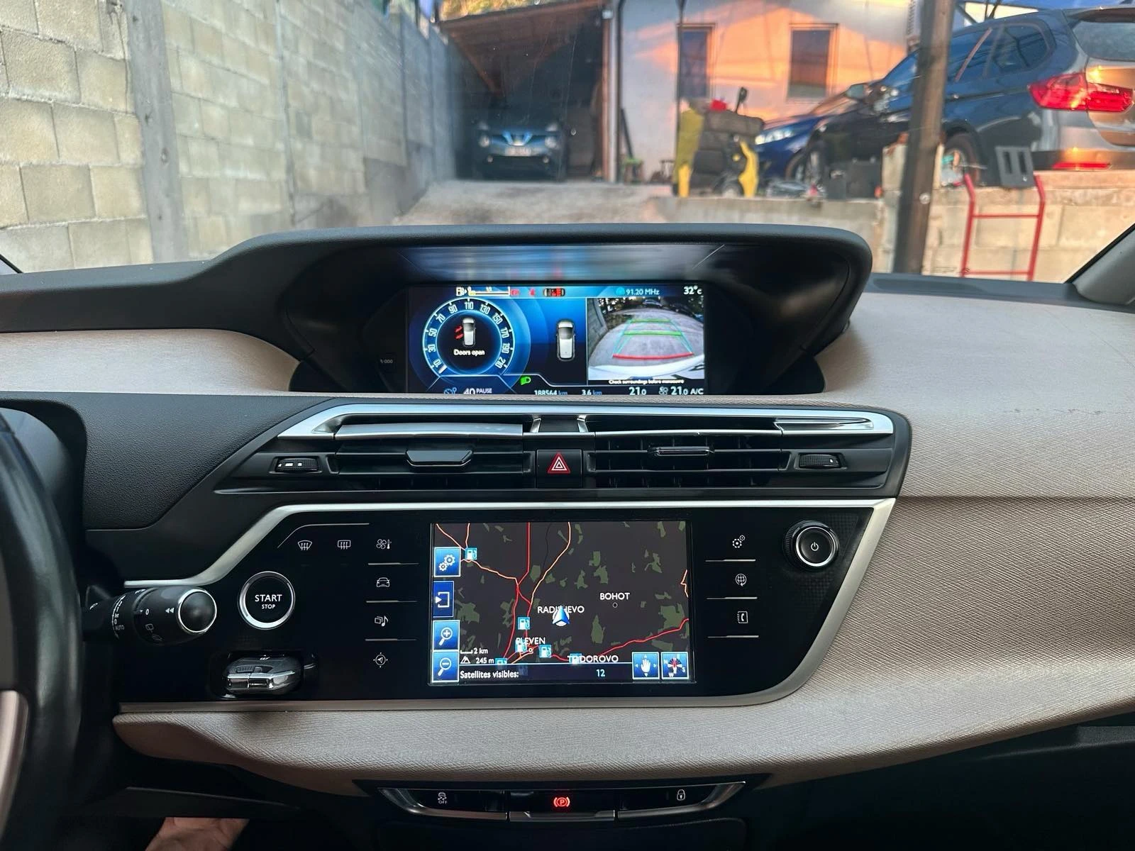 Citroen C4 Picasso 2.0 e-HDi Exclusive, Кожа с Подгрев, Лизинг | Mobile.bg — изображение 17