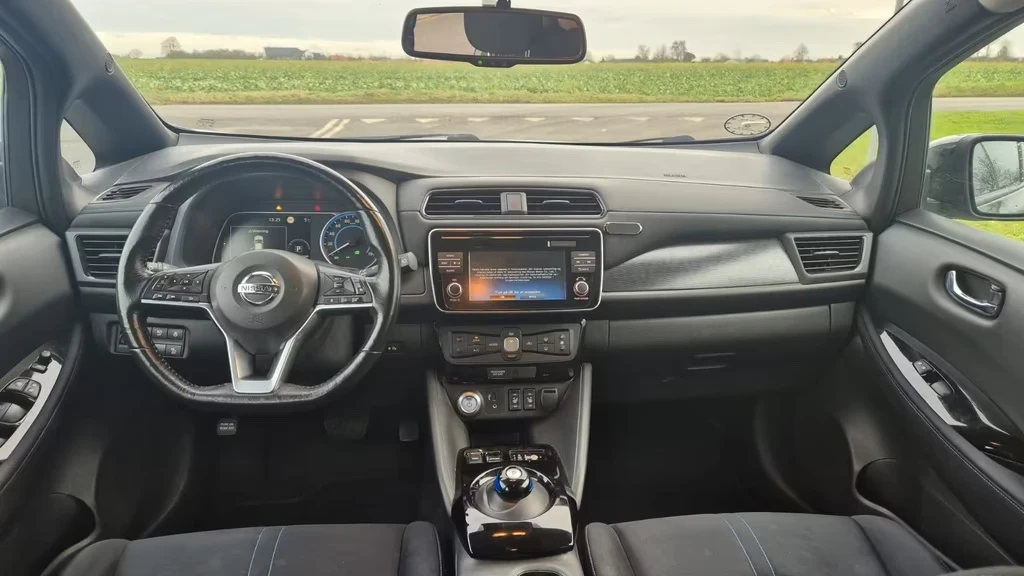 Nissan Leaf  150ps 40kWH battery N-Connecta - изображение 9