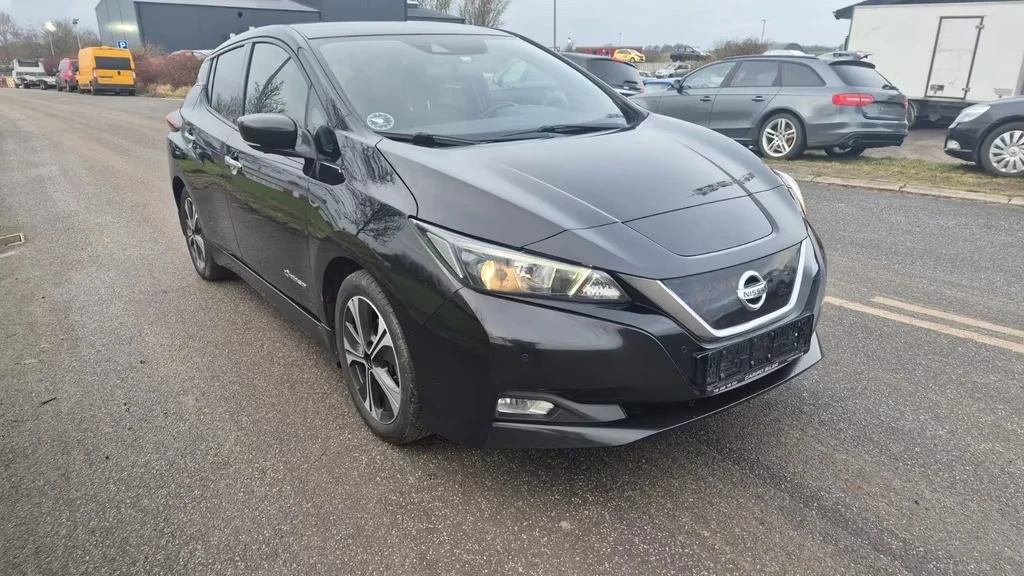 Nissan Leaf  150ps 40kWH battery N-Connecta - изображение 2