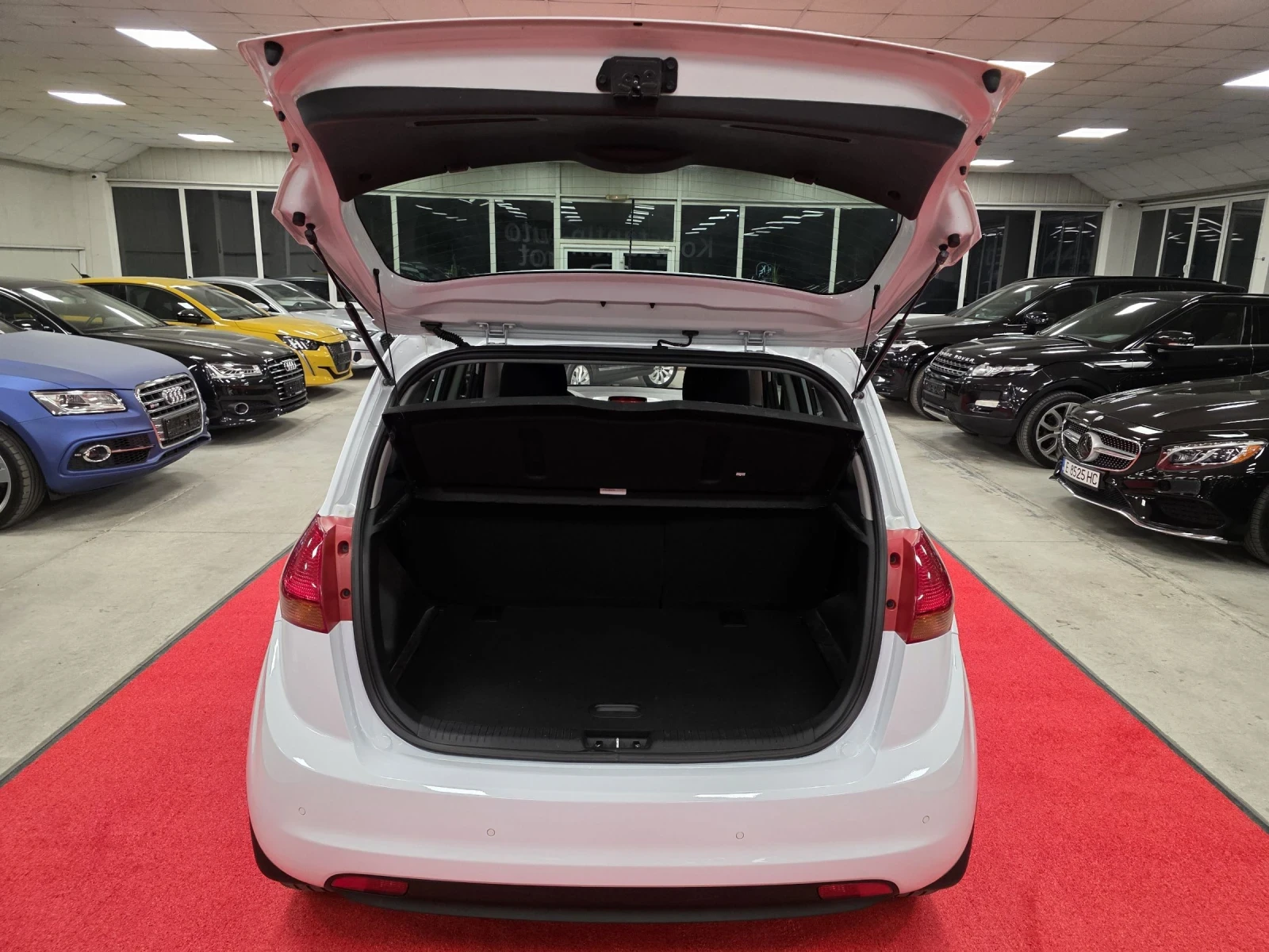 Kia Venga 2018 | 1.4CRDI 90кс | EU6, снимка 15 - Автомобили и джипове - 53826470